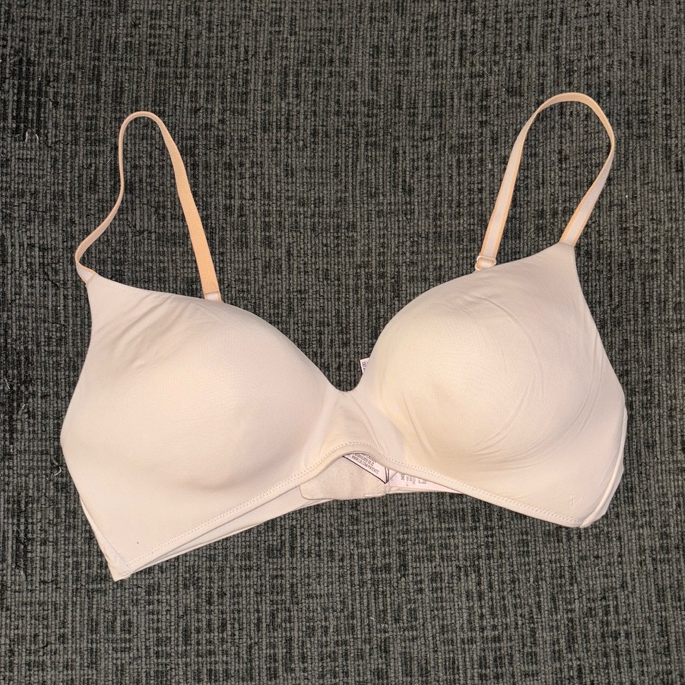 Victoria’s Secret t-shirt bra — lightly lined size 36B NEVER WORN